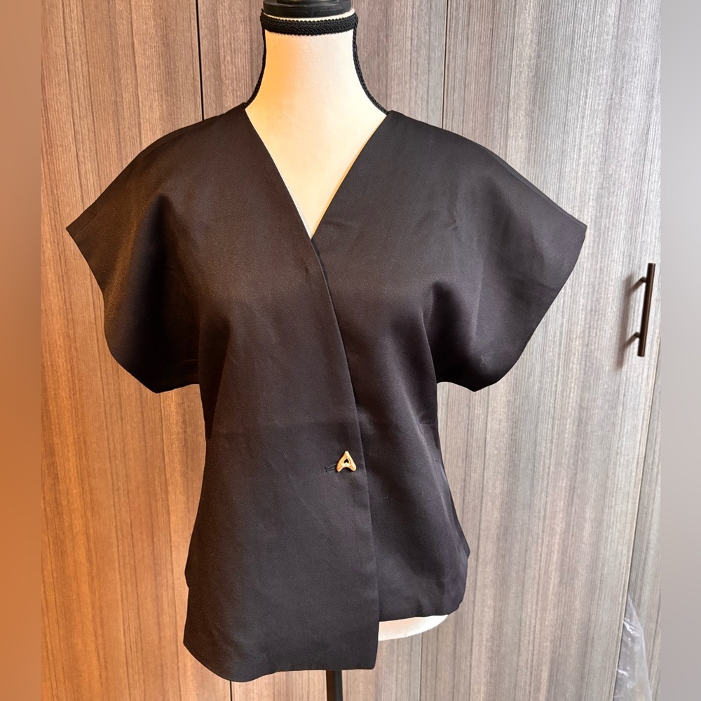 Commense Black top. New with tags, size medium